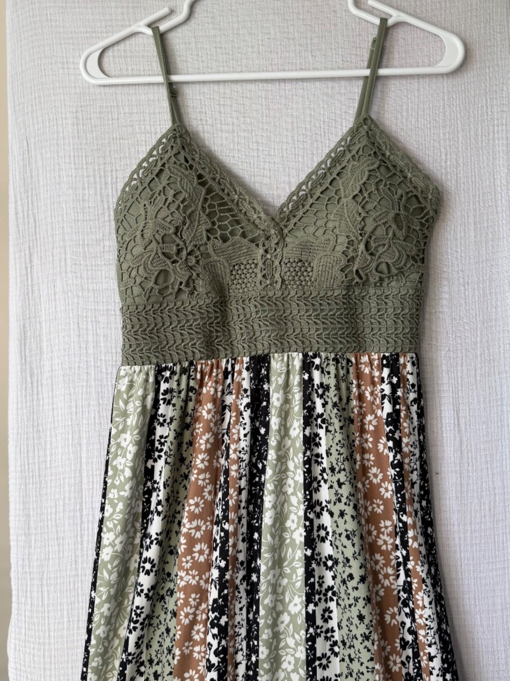 Derek Heart Maxi Crochet Straps Top Green with Floral print Boho Festival Sz Lg - Picture 3 of 4